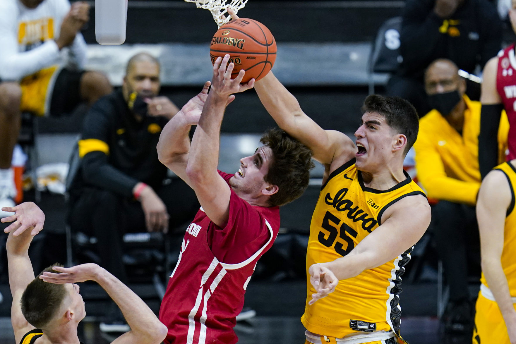 B10 Wisconsin Iowa Basketball